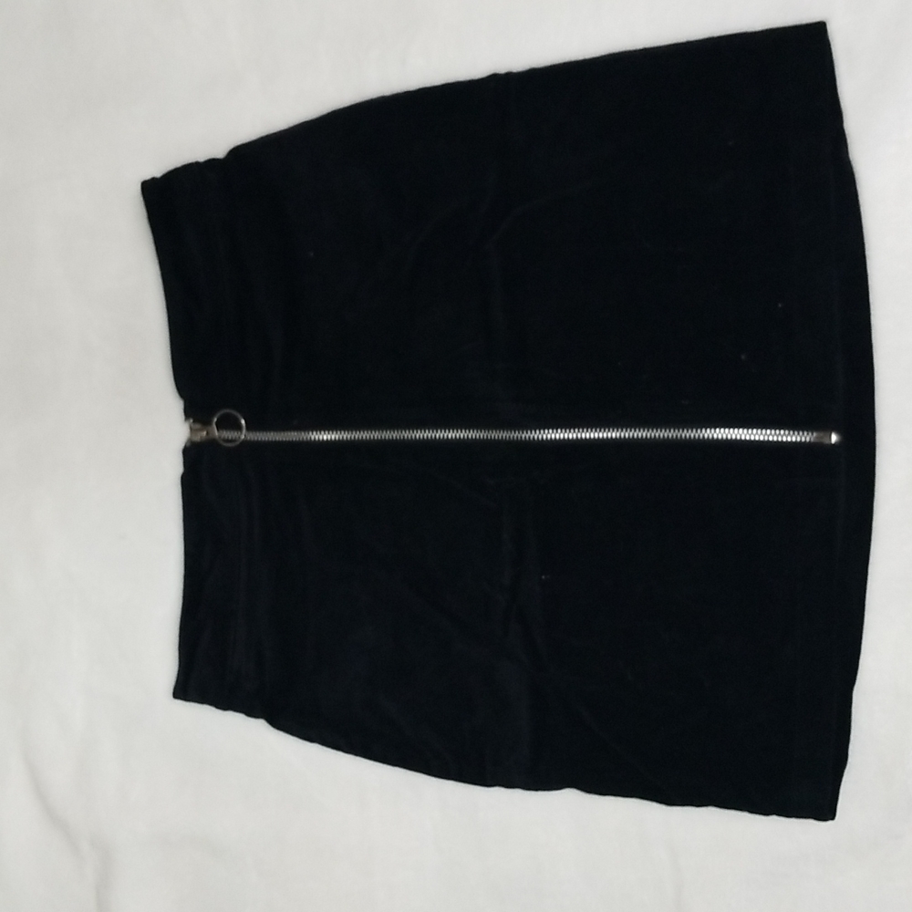 Black O ring zipper miniskirt. Worn once. Size S from Forever 21.